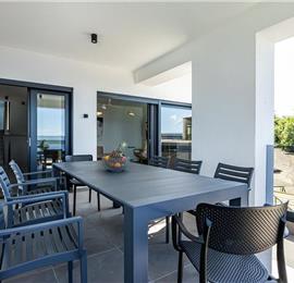 4 bedroom villa with infinity pool and sea views in Crikvencia, Rijeka, sleeps 8
